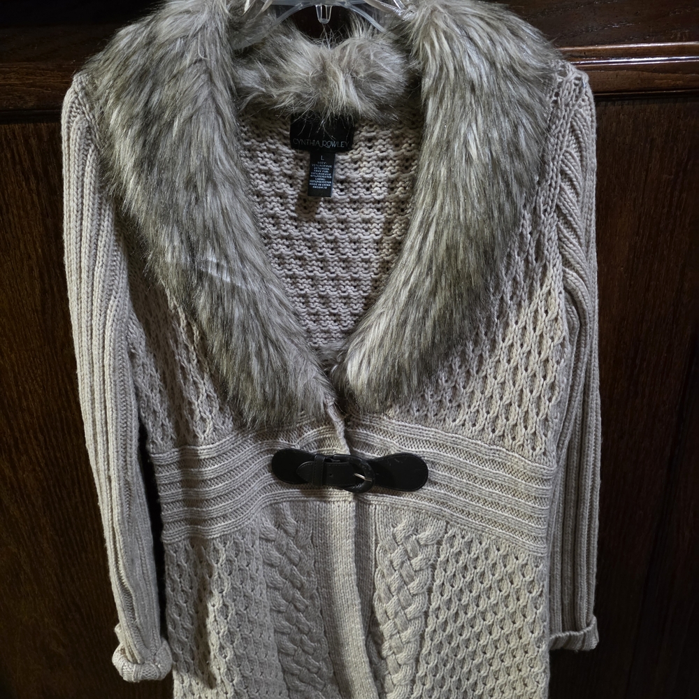 Women's Beige Sweater with Faux Fur Collar